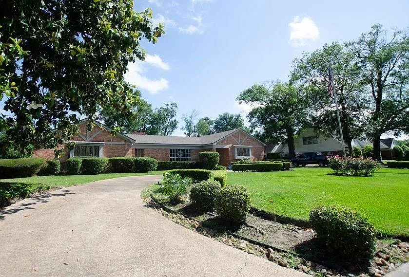 7 bed, 3.5 bath, 3784 sqft, $2,750 — Photo 1