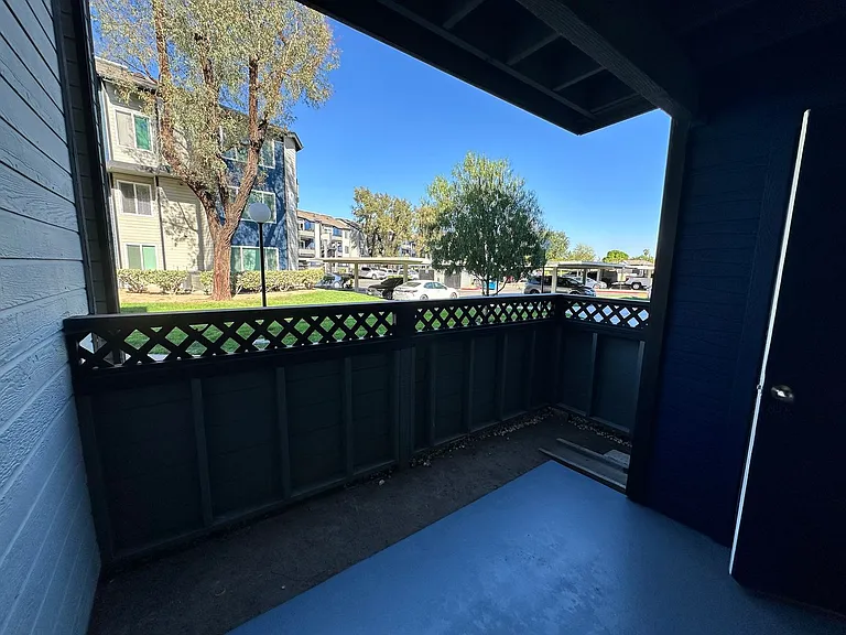 River House Apartments — Photo 48