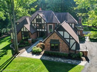 139 Manorwood Dr, Bloomfield Hills, MI 48304