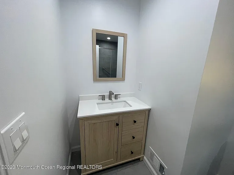12 Greenbrier Rd — Photo 13