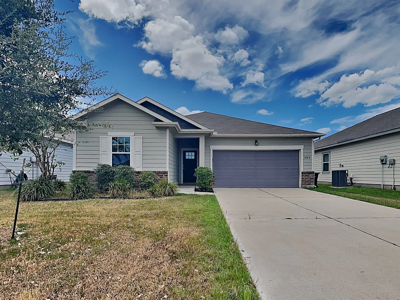 3 bed, 2.0 bath, 1769 sqft, $2,015 — Photo 1