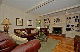 5th image of 10416 England Dr