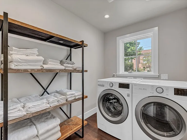 275 E Napa St — Photo 18