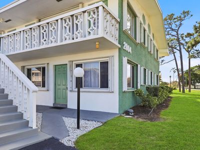 2004 Lake Osborne Drive #1, Lake Worth Beach, FL, 33461