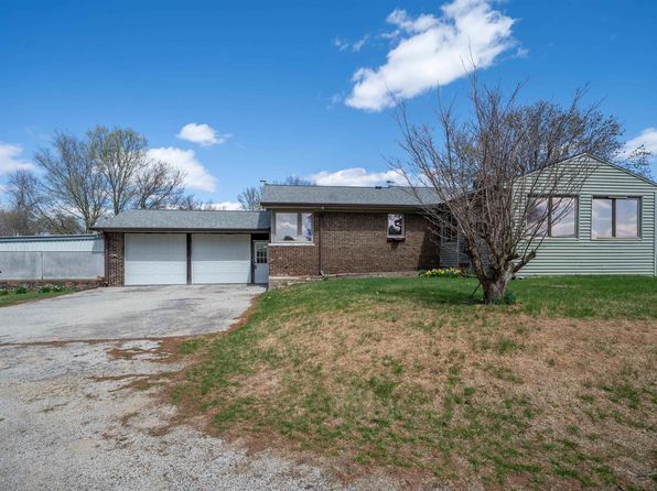 1425 Spring Bay Rd, East Peoria, IL 61611