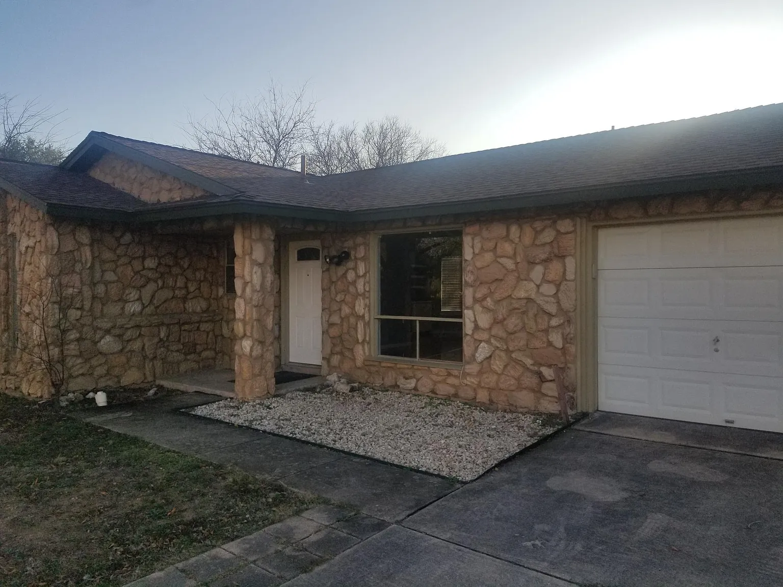 3 bed, 1.5 bath, 935 sqft, $1,450 — Photo 1
