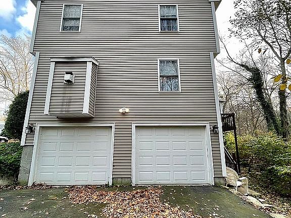 4th image of 71 Tampa St
