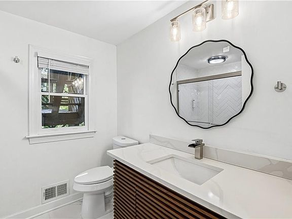 35th image of 2965 Pond View Ct