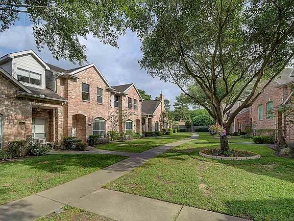3rd image of 10826 Norchester Village Dr