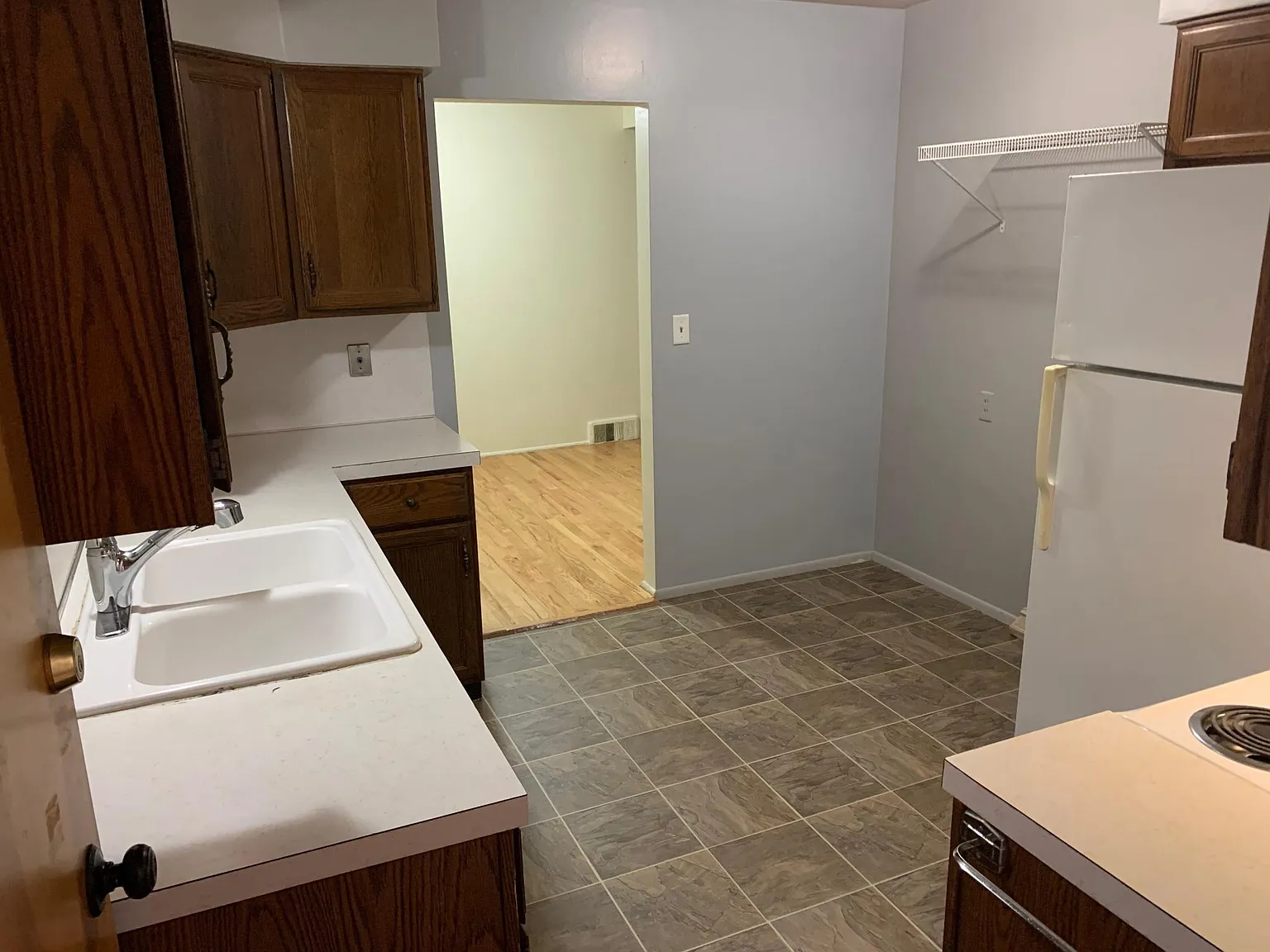 4 bed, 2300 sqft, $2,000 — Photo 3