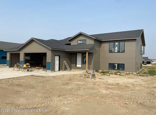 1268 46th Ave W, Dickinson, ND 58601
