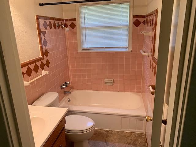 2nd image of 3207 San Medina Ave
