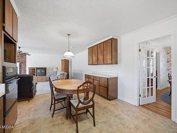 4th image of 6414 Ponderosa Dr