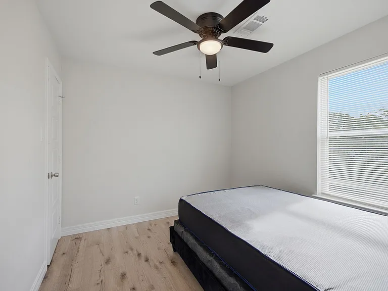 2204 Ash Crescent St #2204 — Photo 15