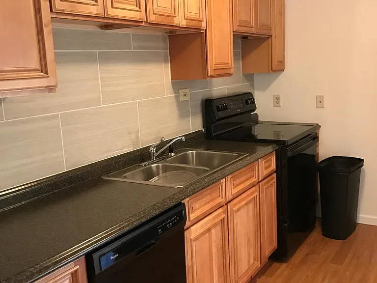 16 Rampart St — Photo 4