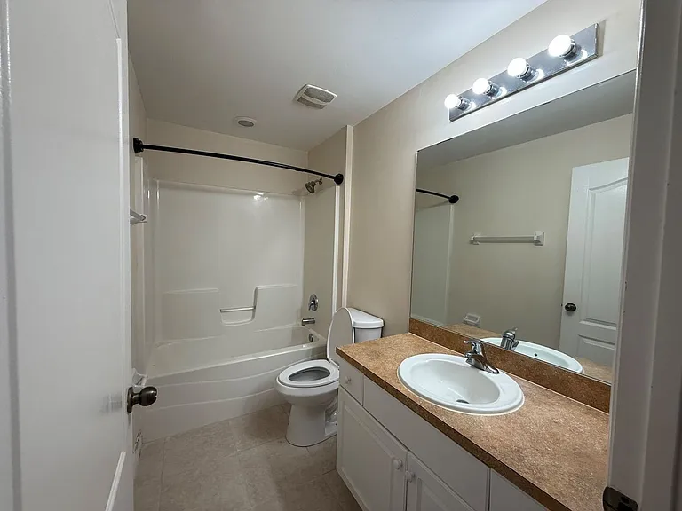 1823 NW 31st St — Photo 9