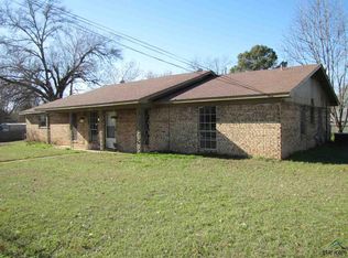 1005 W Point Tap Rd, Palestine, TX 75803