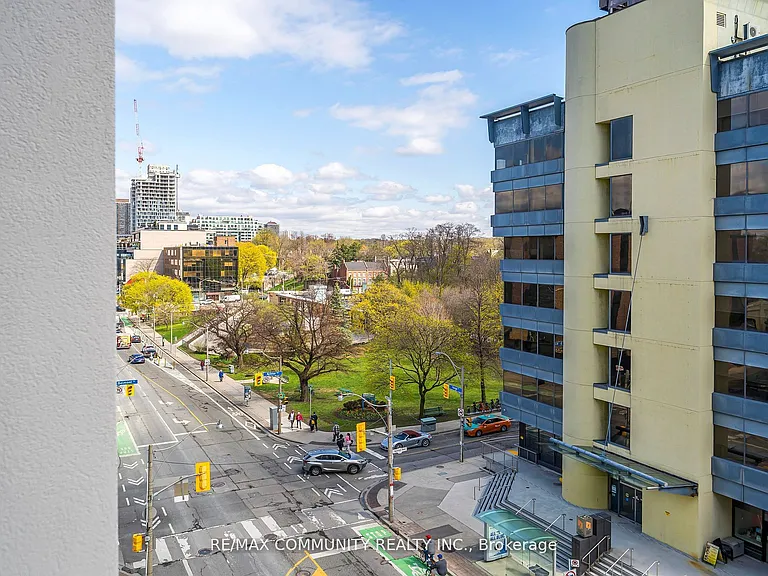 980 Yonge St #513 — Photo 33