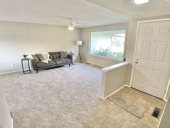 3rd image of 513 Snyder St