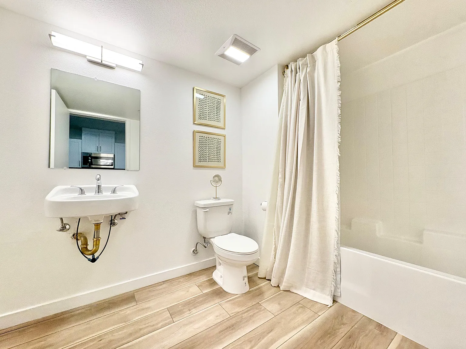 1 bed, 450 sqft, $1,595 — Photo 4