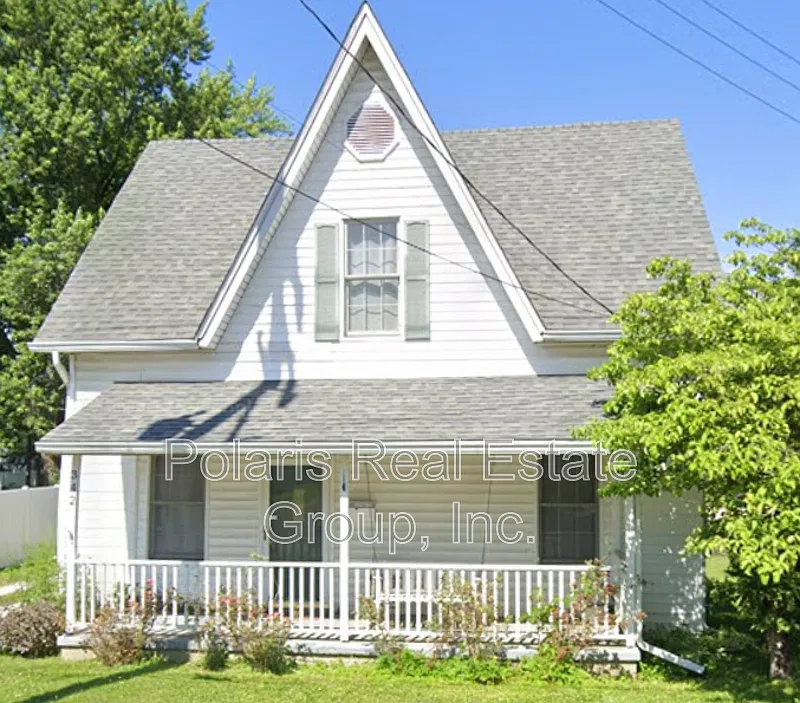 3 bed, 1.5 bath, 2600 sqft, $2,095 — Photo 1