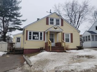 28 Hallowell St, Winslow, ME 04901