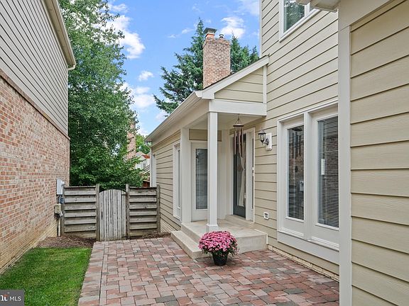 3rd image of 10524 Elmsway Ct