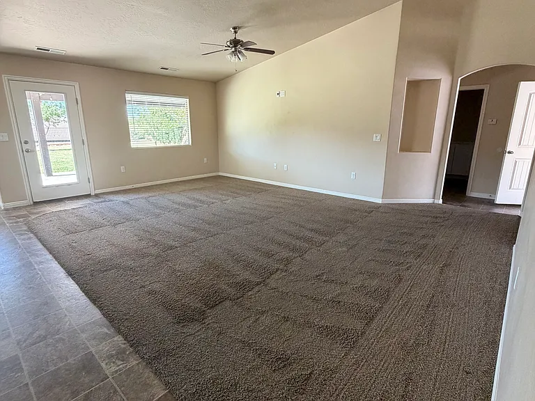 328 E 920 N — Photo 17