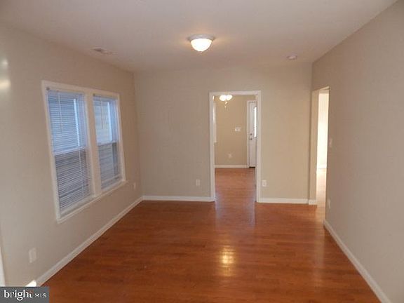5th image of 7903 Long Beach Blvd #B
