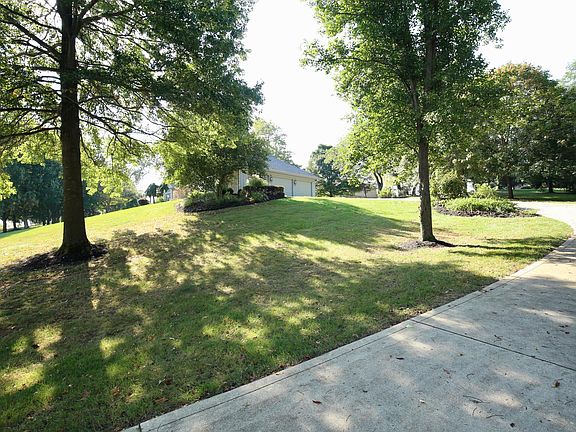 3rd image of 1421 Pinecrest Dr NE