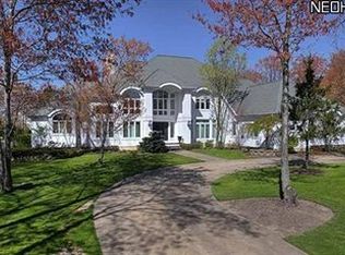 27979 Red Raven Rd, Pepper Pike, OH 44124