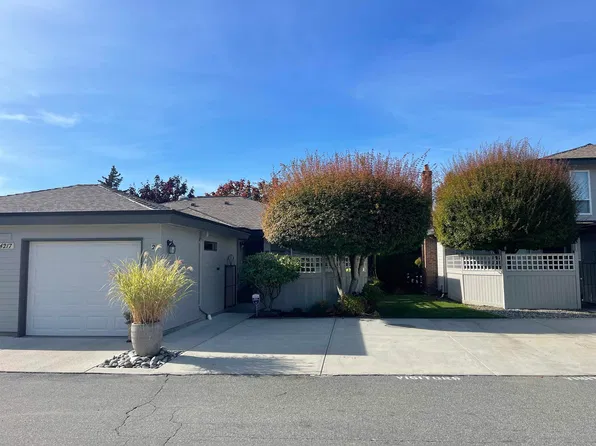 14217 18a Ave #2, Surrey, BC V4A 7N8