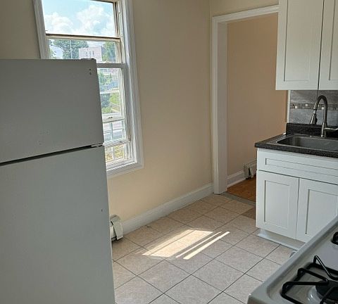 4th image of 388 Prescott St Floor 3