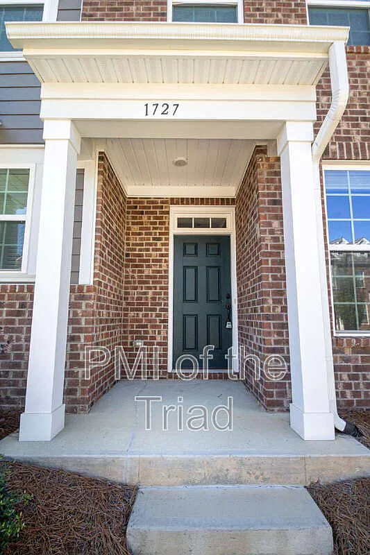 3 bed, 2.5 bath, 1589 sqft, $1,800 — Photo 3