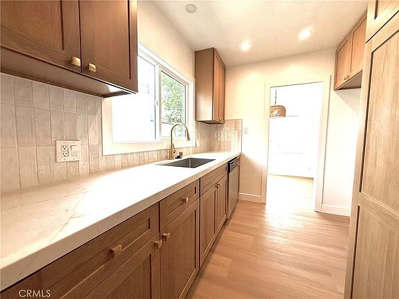 4th image of 6072 Myrtle Ave