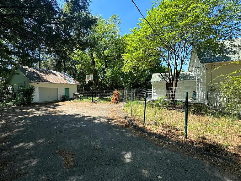 310 E Main St — Photo 17