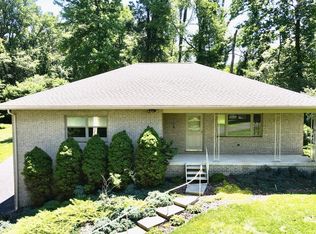 27 Deysher Rd, Fleetwood, PA 19522