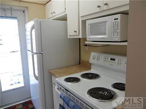 5th image of 1116 Lake Ter APT 215