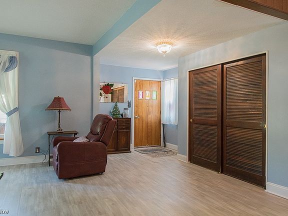 4th image of 410 2nd St