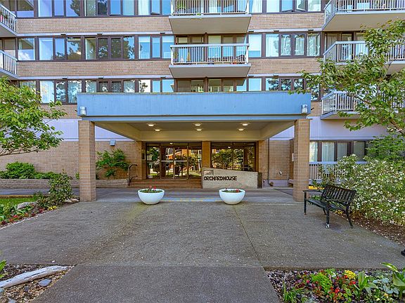 3rd image of 647 Michigan St #510