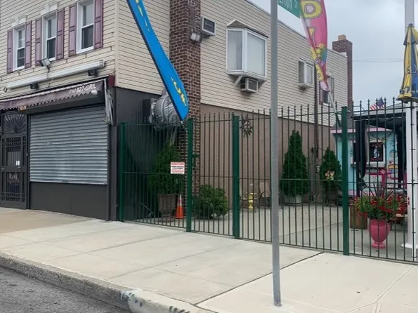 846 Stanley Avenue image 1 of 27