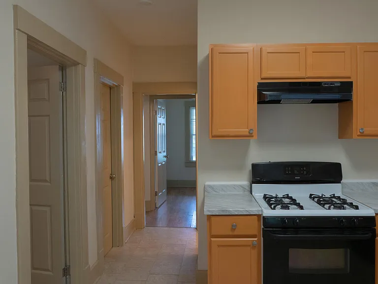 504 Montana Ave — Photo 7