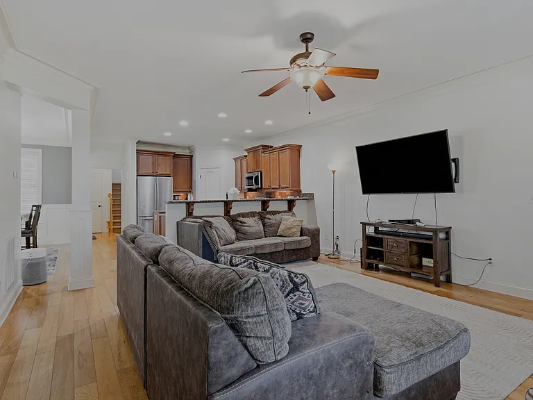 73 Falconridge Dr — Photo 17