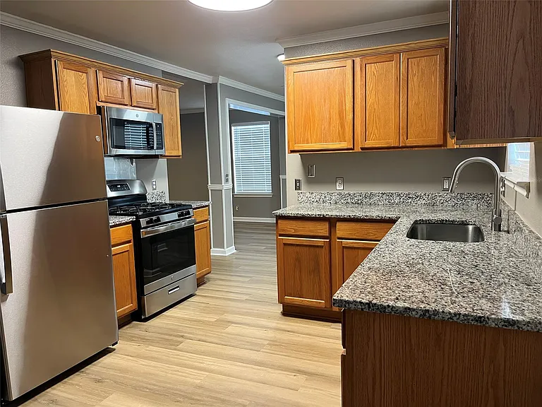 15106 Chamberlain Ct — Photo 8