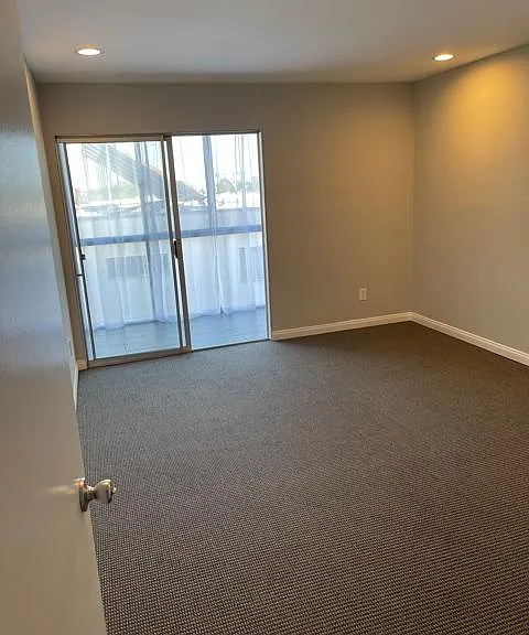 7556 Hampton Ave #304 — Photo 6