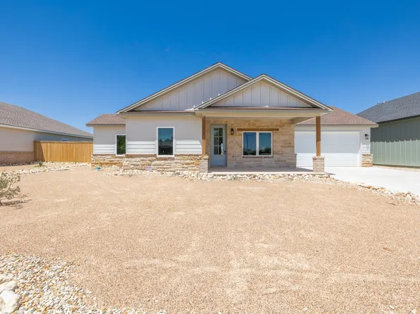 1304 Oxford St, Slaton, TX 79364