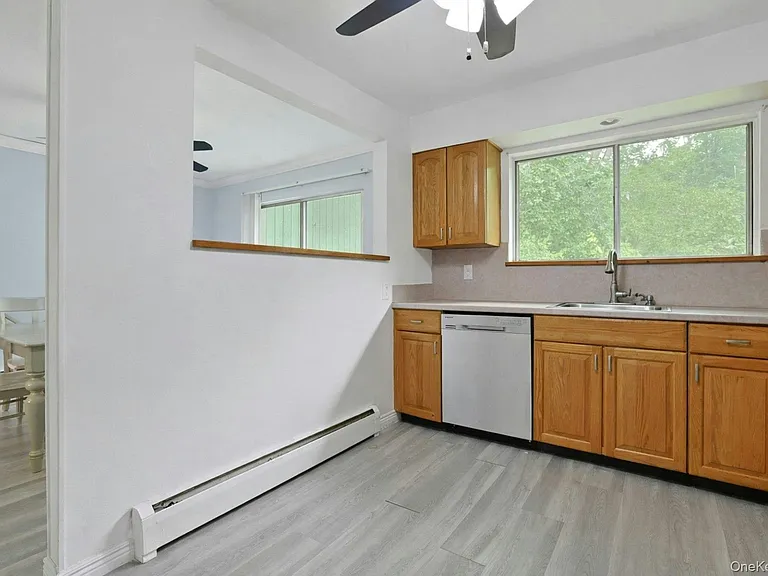 121 Coachlight Sq — Photo 11