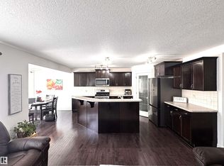 1115 61st St SW, Edmonton, AB T6X 0M4