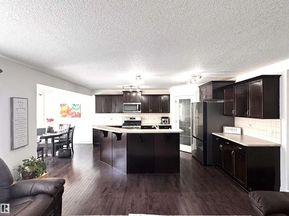 1115 61st St SW, Edmonton, AB T6X 0M4