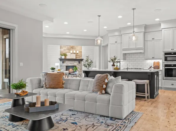 W248N2151 Kettle Cove COURT, Pewaukee, WI 53072